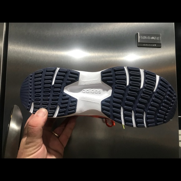 adidas New! 90s VALASION Men’s Sneaks!! - Picture 4 of 7